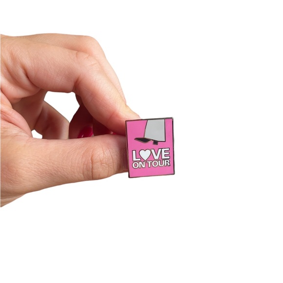 Harry Styles Love on Tour Silver Enamel Pin - Picture 3 of 3